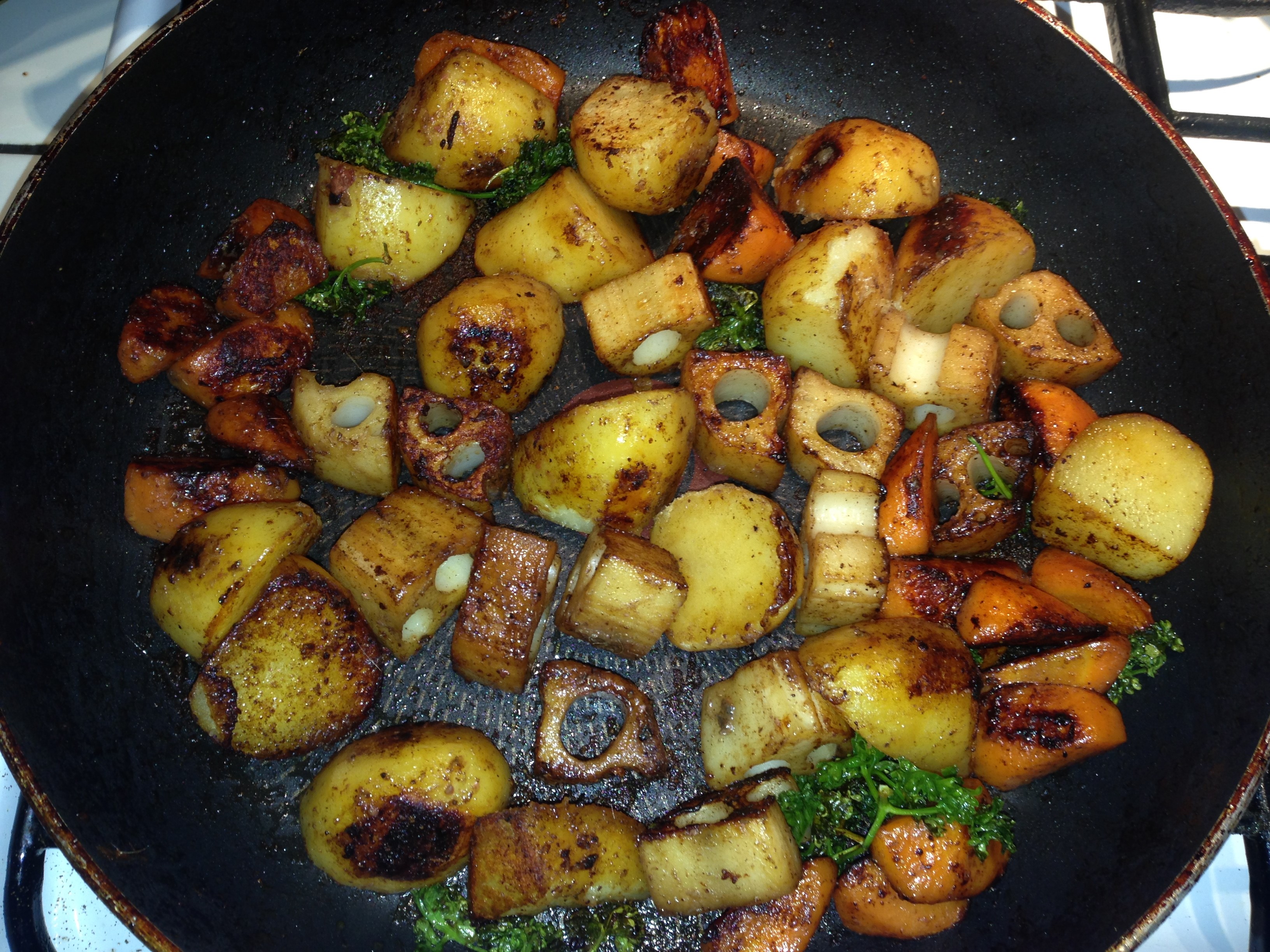 男の簡単料理　18皿目「根菜のアンチョビ蒸し焼き」