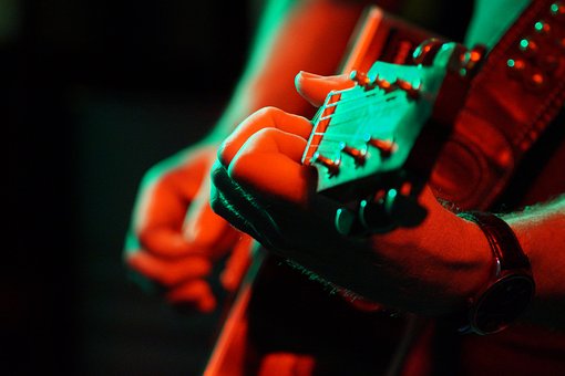 オヤジギター その1「中年男がマジにギター始めるのか???」
